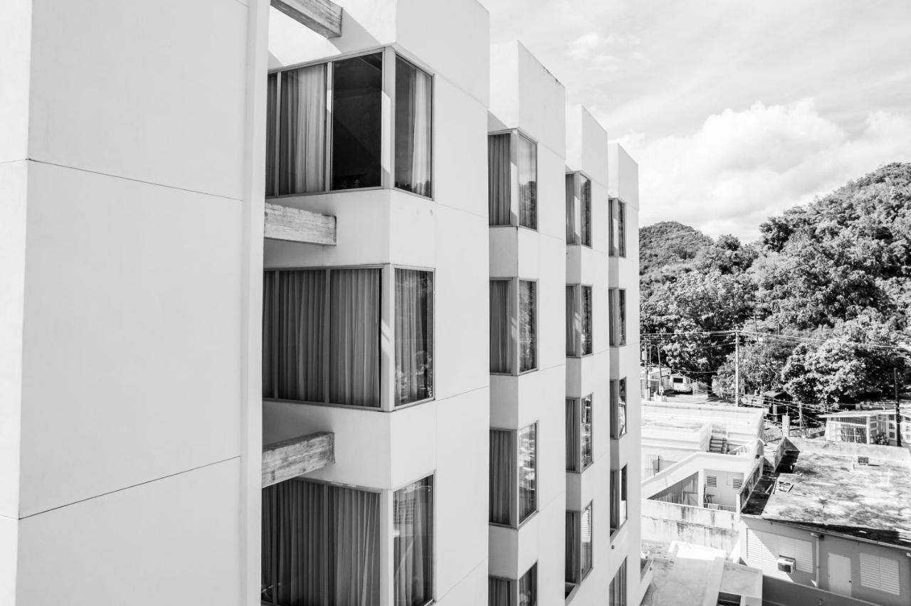 Royal Delonix Hotel Penuelas Bagian luar foto