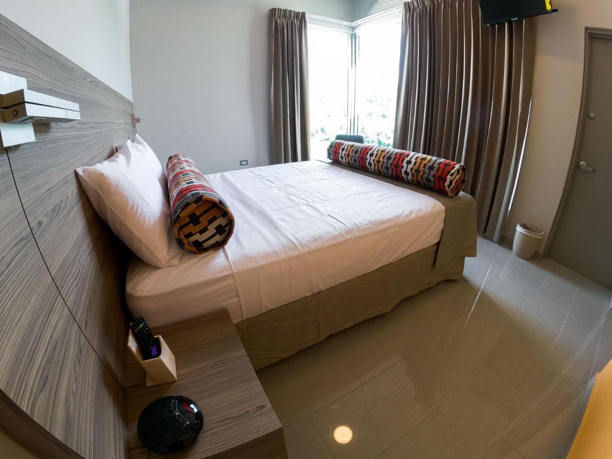 Royal Delonix Hotel Penuelas Bagian luar foto